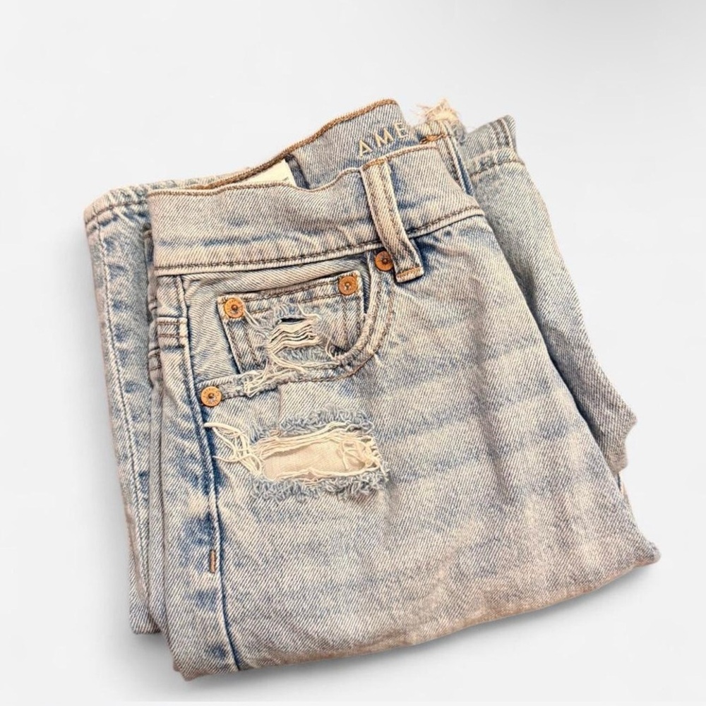 American Eagle Outfitters Light Blue Distressed Boyfriend Jeans